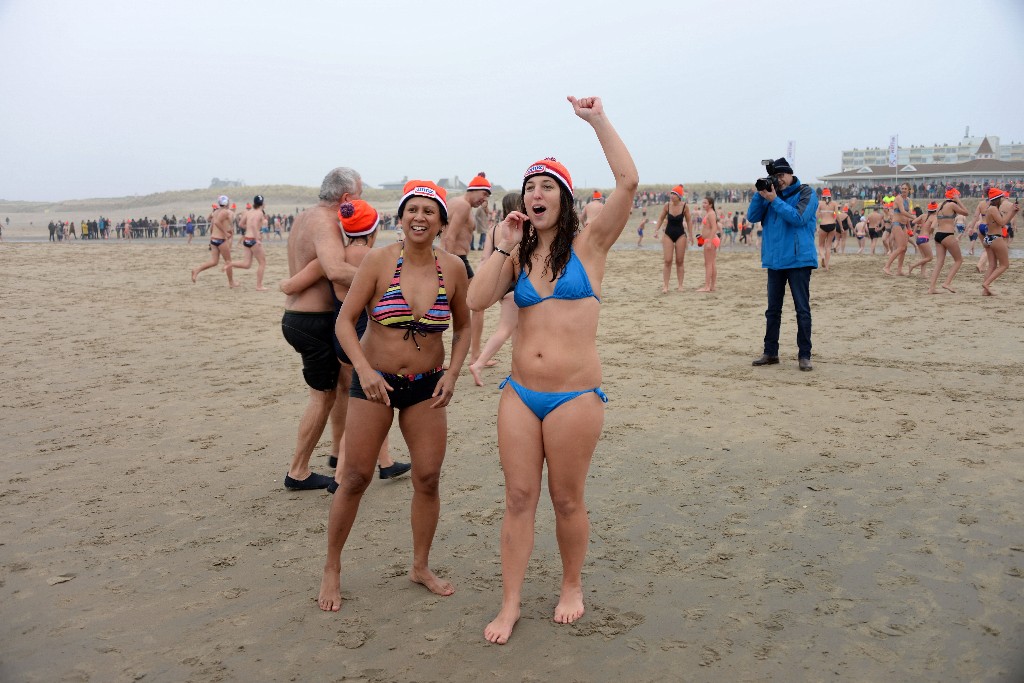 ../Images/Nieuwjaarsduik Noordwijk 2020 118.jpg